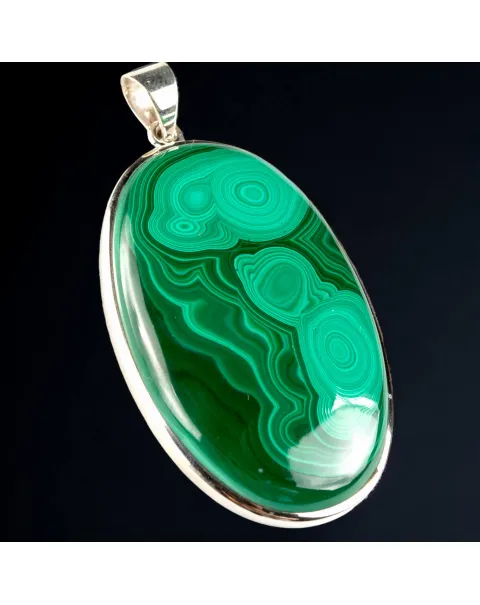 Pendente con grande cabochon ovale in malachite