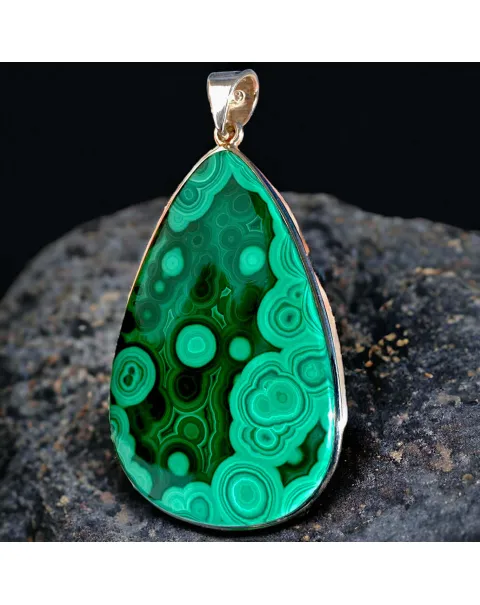 Pendente con grande cabochon in malachite Ocellata