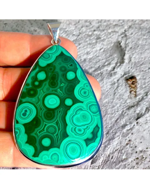 Pendente con grande cabochon in malachite Ocellata