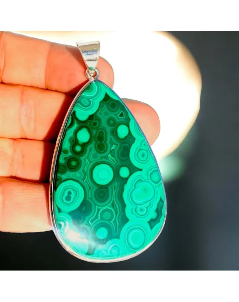 Pendente con grande cabochon in malachite Ocellata