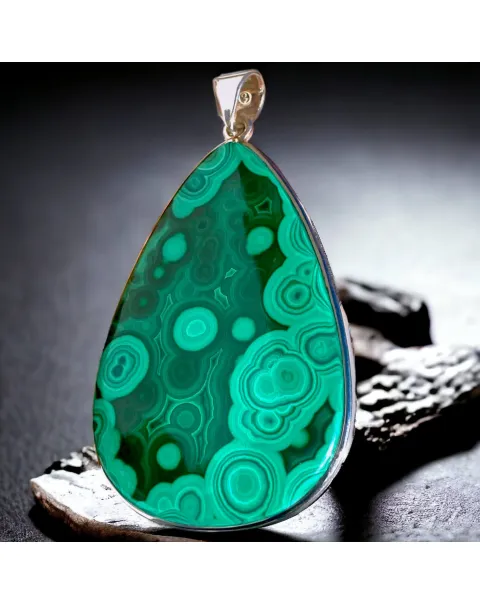 Pendente con grande cabochon in malachite Ocellata
