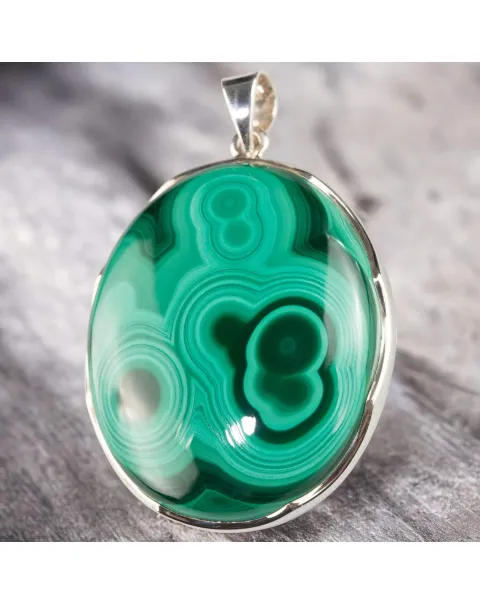 Ciondolo in Argento con Grande Malachite Cabochon.