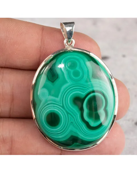 Ciondolo in Argento con Grande Malachite Cabochon.