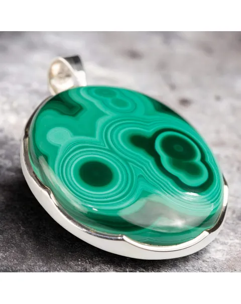 Ciondolo in Argento con Grande Malachite Cabochon.