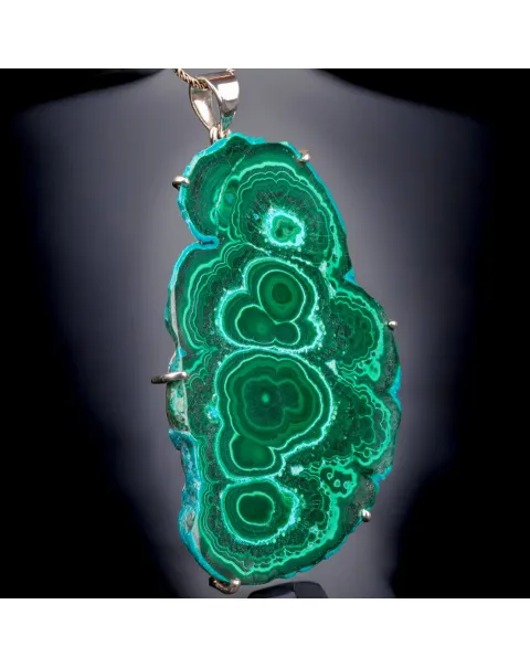 Esclusivo Ciondolo con Grande Malachite Naturale.