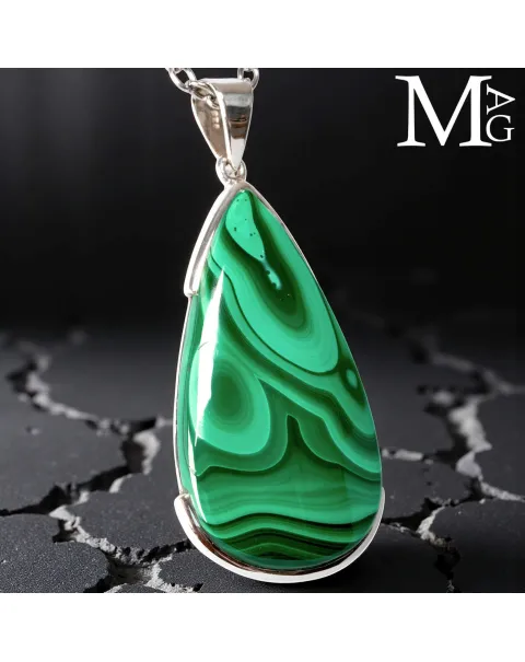 Ciondolo in argento con Malachite