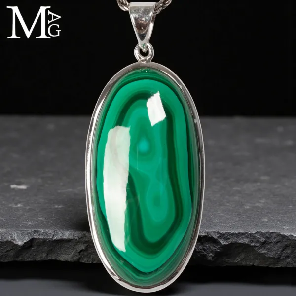 Ciondolo in Argento con Malachite ovale