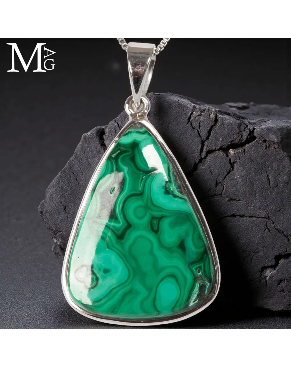 Ciondolo in argento con Malachite.