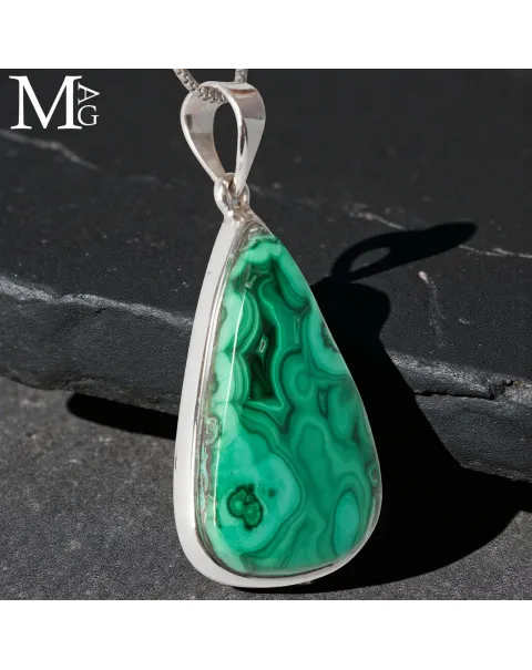 Ciondolo in argento con Malachite.