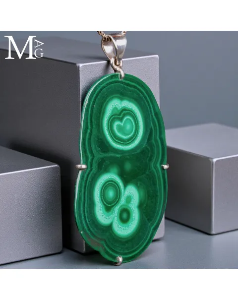 Ciondolo in argento con sezione di Malachite Stalattitica.
