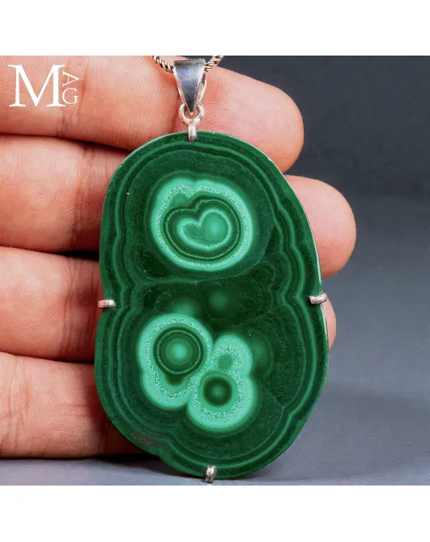 Ciondolo in argento con sezione di Malachite Stalattitica.