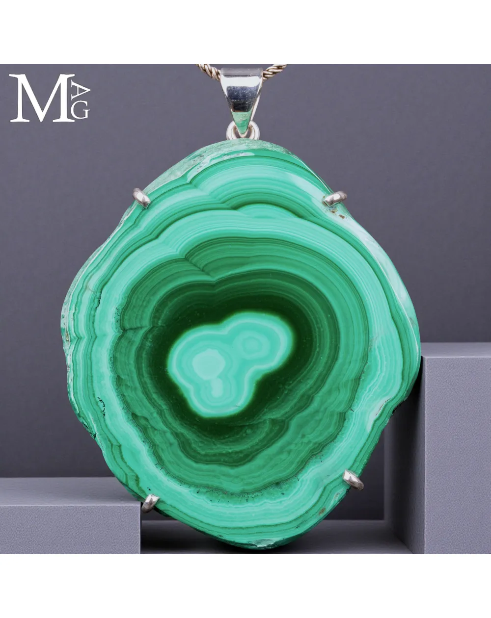 Ciondolo in Argento con fetta di Malachite Stalattitica.