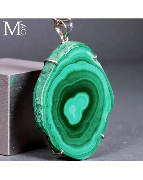 Ciondolo in Argento con fetta di Malachite Stalattitica.
