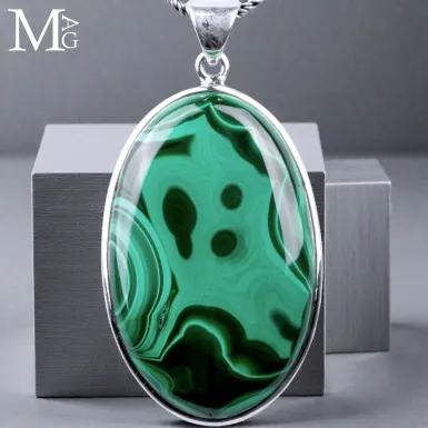 Ciondolo in argento con cabochon di Malachite