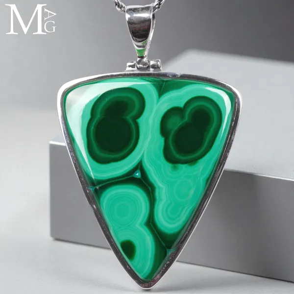 Ciondolo in Argento con Malachite Naturale.