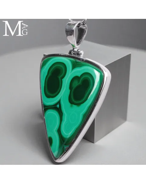 Ciondolo in Argento con Malachite Naturale.