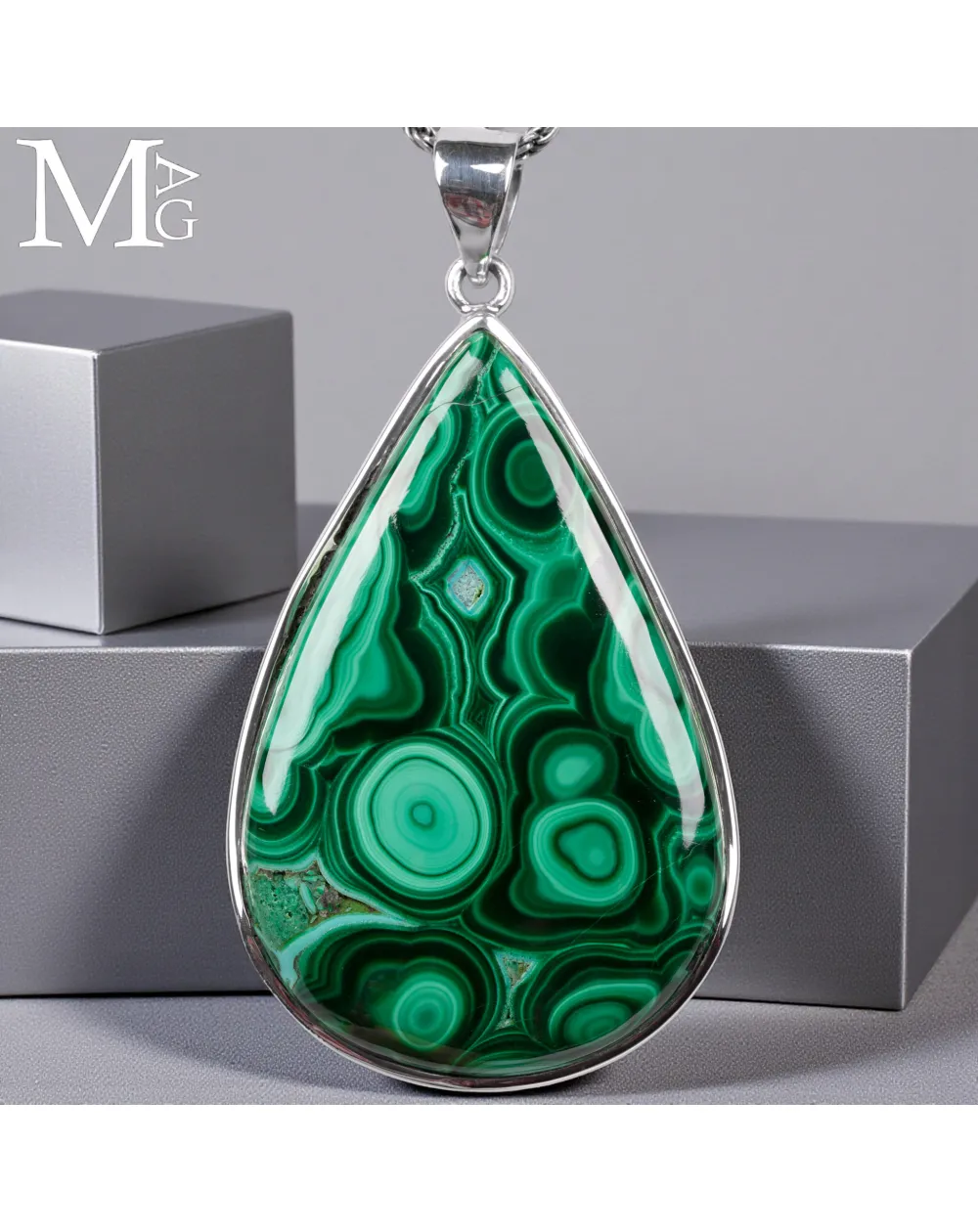 Ciondolo in Argento con Malachite Naturale – Cabochon a Goccia
