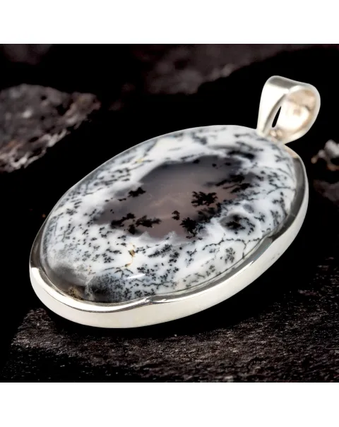 Gioiello con Cabochon di Merlinite: Magia e Saggezza del Mago Merlino.