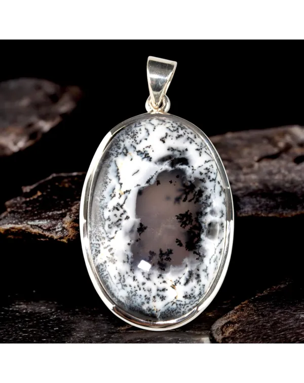 Gioiello con Cabochon di Merlinite: Magia e Saggez...