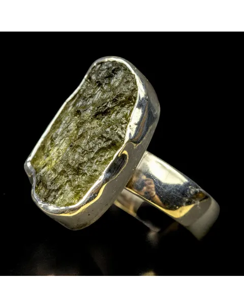Anello in Moldavite: Un Gioiello connesso al Cosmo.