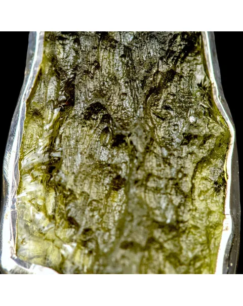 Anello in Moldavite: Un Gioiello connesso al Cosmo.