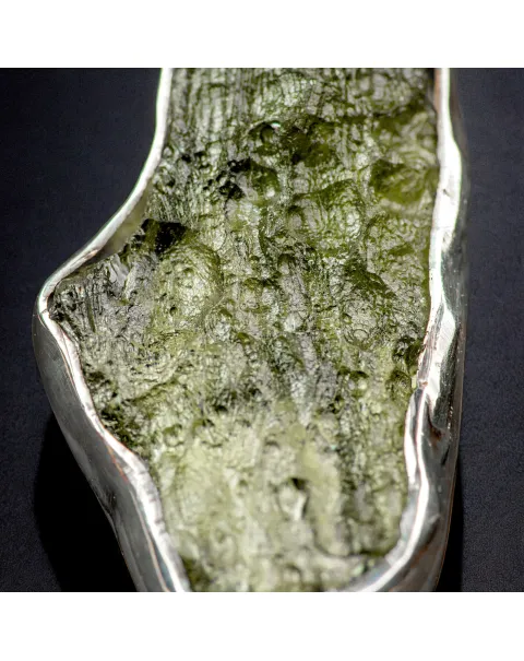 Anello in Moldavite: Connessione Cosmica.