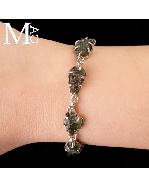 Bracciale in argento con Moldavite Naturale – Energia dallo Spazio