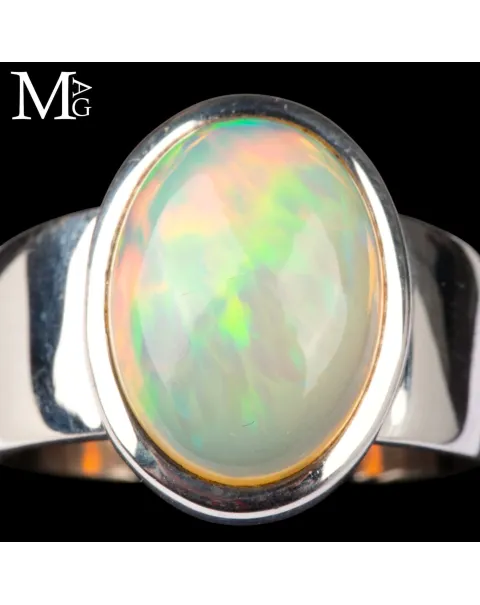 Anello con opale etiope di Welo