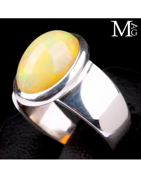 Anello con opale etiope di Welo