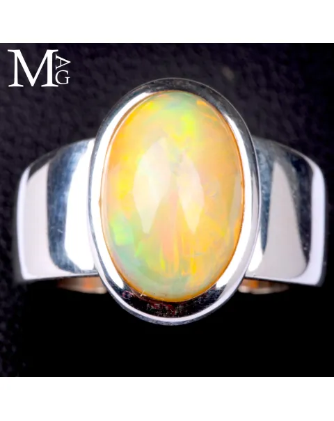 Anello con opale etiope di Welo