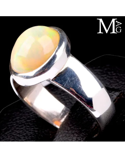 Anello con opale etiope di Welo
