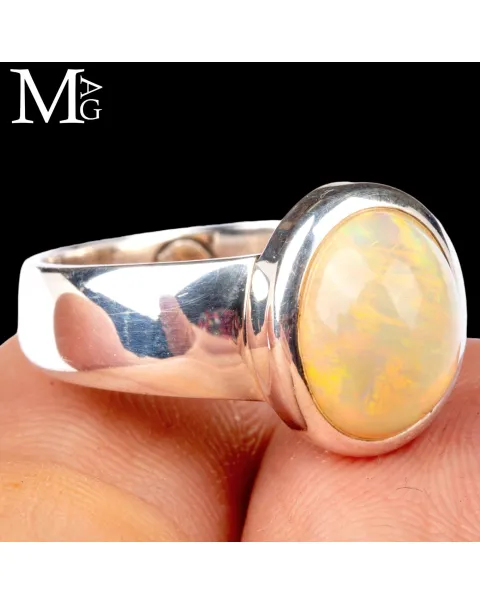 Anello con opale etiope di Welo