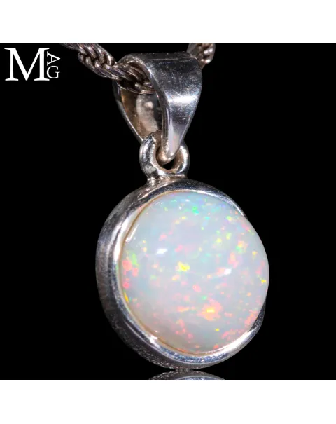Ciondolo in argento con opale etiope di Welo