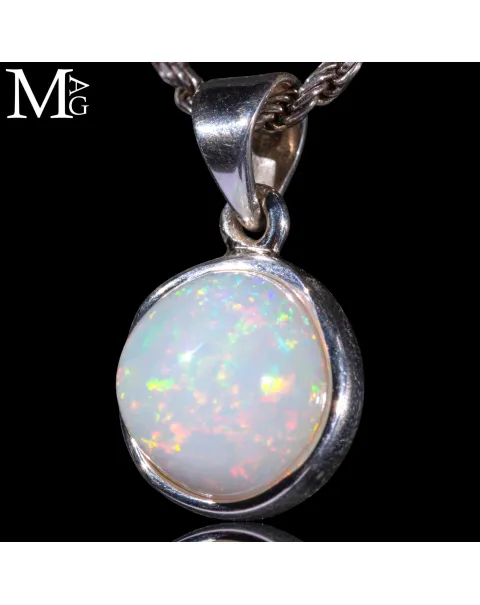 Ciondolo in argento con opale etiope di Welo
