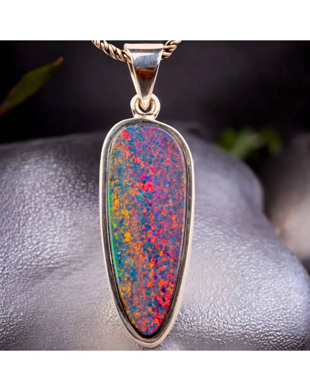 Opale Boulder Australiano in Ciondolo di Argento.