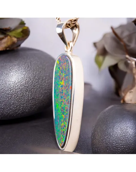 Opale Boulder Australiano in Ciondolo di Argento.