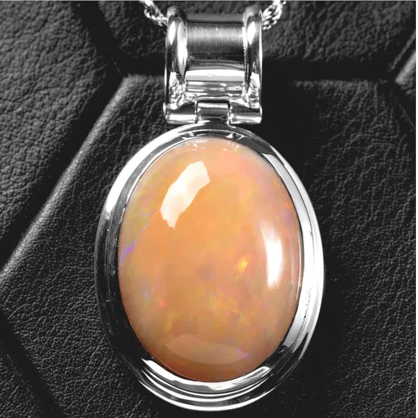 Anello con Gemma Opale Welo - Design Moderno in Argento.
