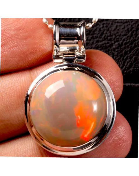 Prezioso Gioiello in Argento con Opale Welo Iridescente - Naturale.