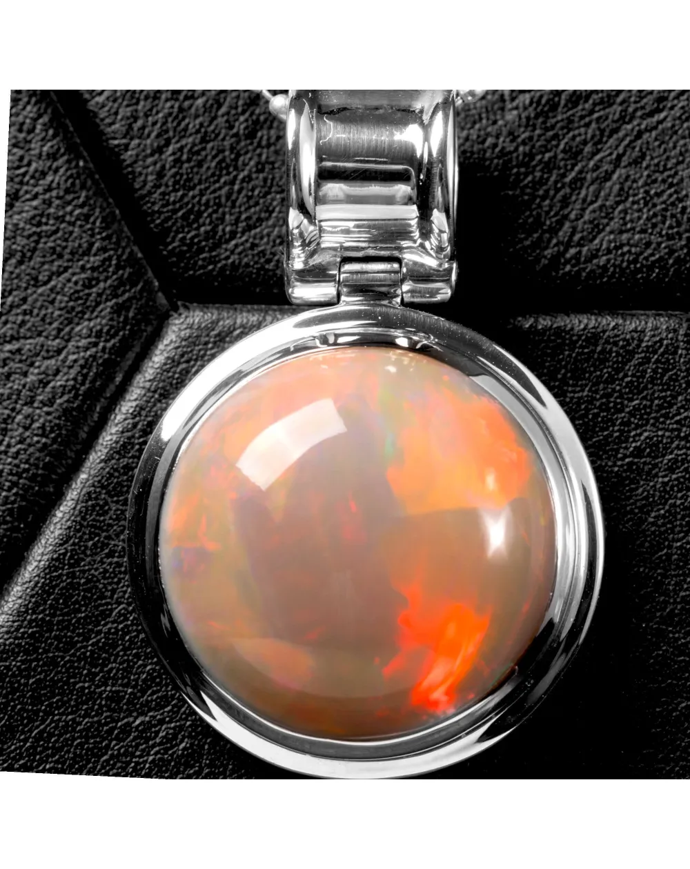 Prezioso Gioiello in Argento con Opale Welo Iridescente - Naturale.