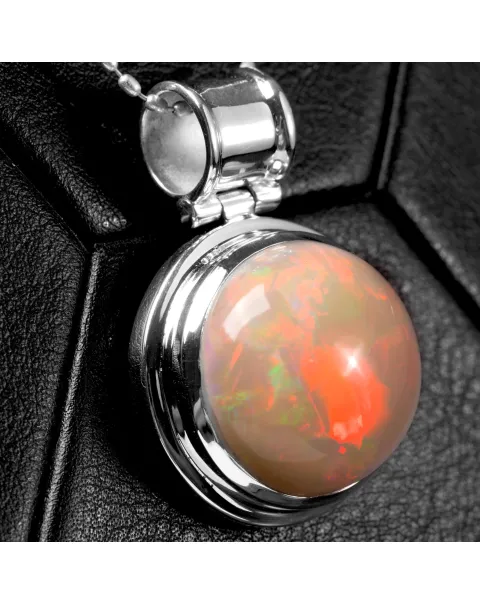 Prezioso Gioiello in Argento con Opale Welo Iridescente - Naturale.