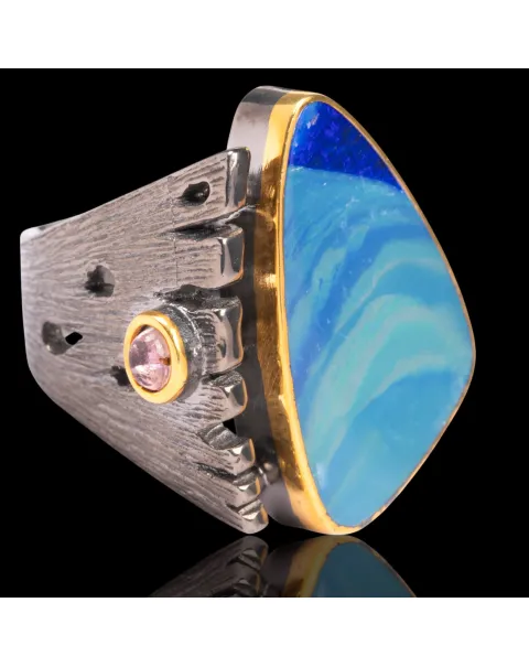 Anello in argento con opale australiano.