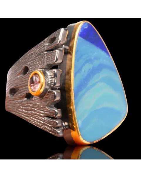 Anello in argento con opale australiano.