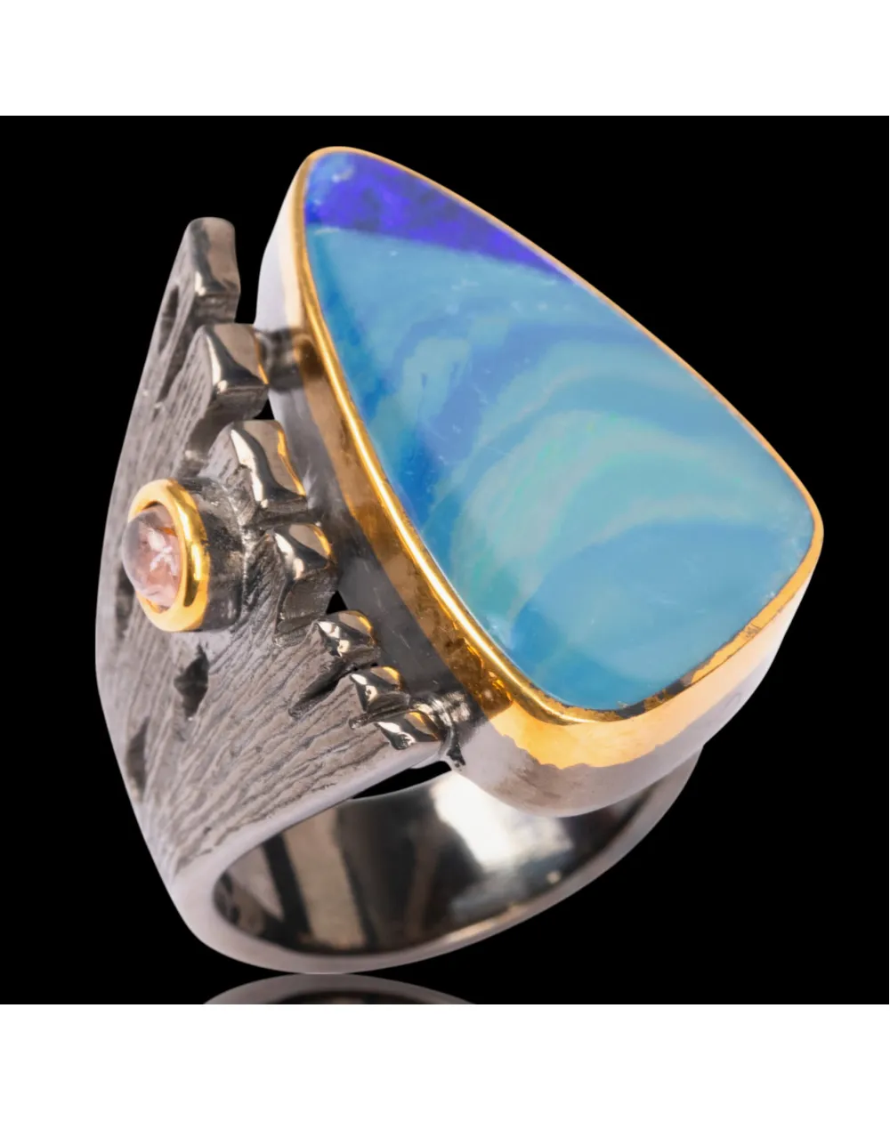 Anello in argento con opale australiano.
