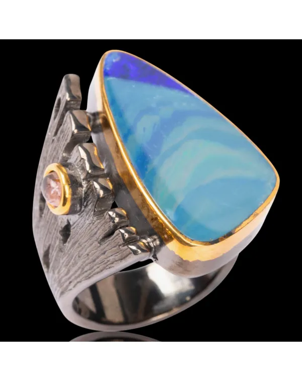 Anello in argento con opale australiano.