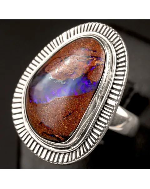 Anello in Argento con Opale Boulder Australiano.