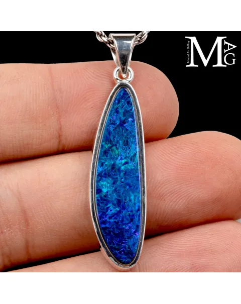 Ciondolo in argento con Opale Australiano di prima scelta.