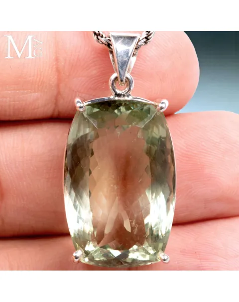 Ciondolo in Argento con Gemma di Quarzo Verde Prasiolite