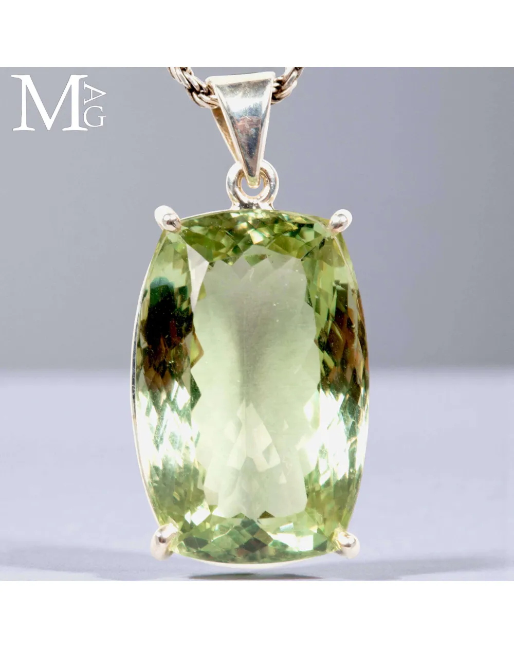 Ciondolo in Argento con Gemma di Quarzo Verde Prasiolite