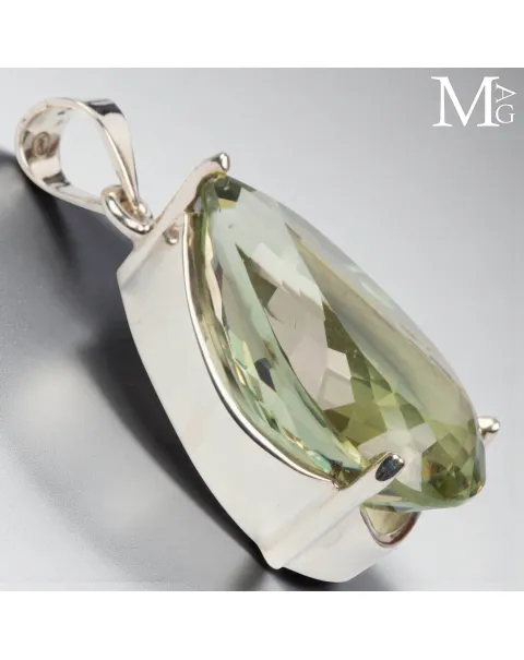 Ciondolo in Argento con Gemma di Quarzo Verde (Prasiolite)