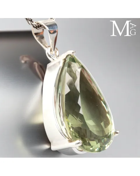 Ciondolo in Argento con Gemma di Quarzo Verde (Prasiolite)